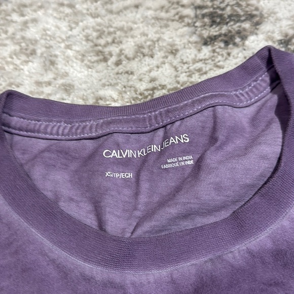 Light weight Calvin Klein T shirt, purple - Picture 2 of 2